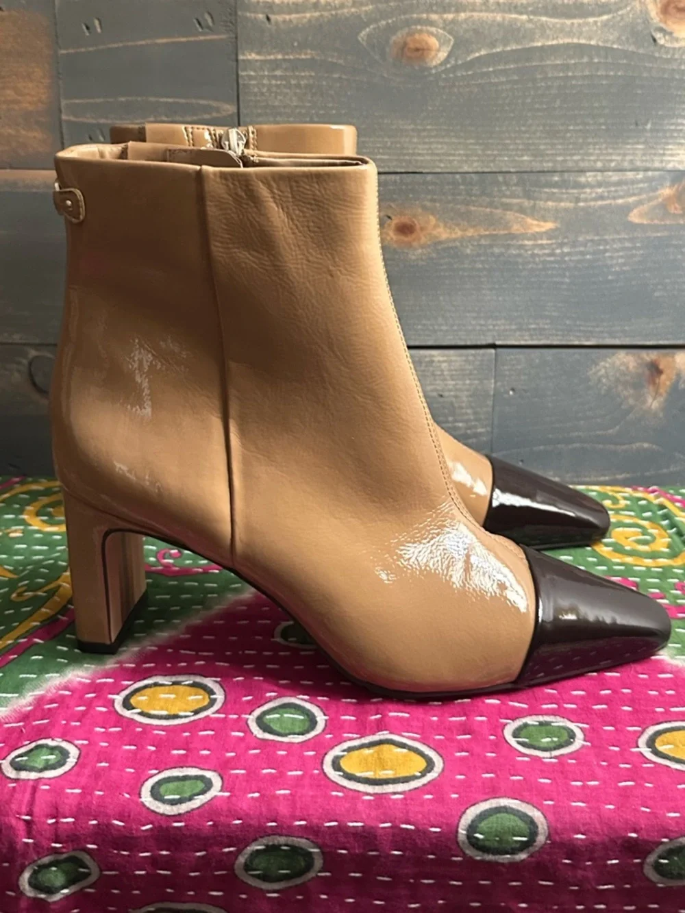NWOT Sam Edelman Saige 2 Camel  Ankle Boots with Rich Chocolate Toe